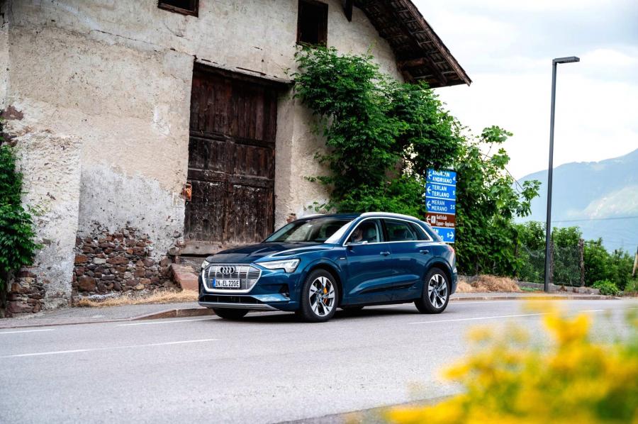  Audi e-tron 55 Quattro 2019 года  (WW) (фото 352 из 452)